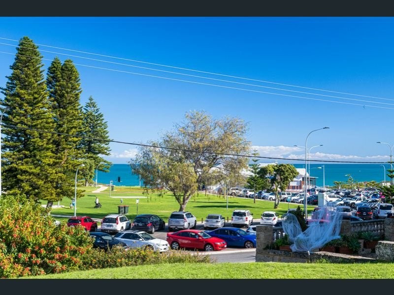 2 Oceanside Promenade, Mullaloo WA 6027
