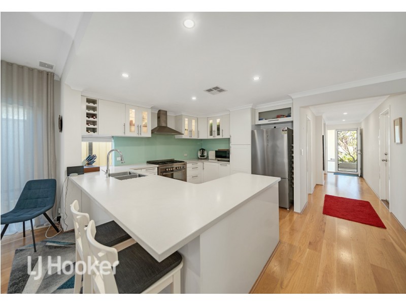 25 Grandoak Drive, Clarkson WA 6030