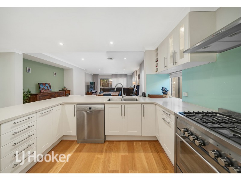 25 Grandoak Drive, Clarkson WA 6030