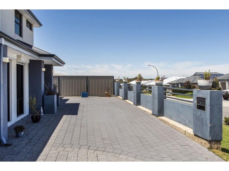 18 Halcyon Crescent, Aveley WA 6069