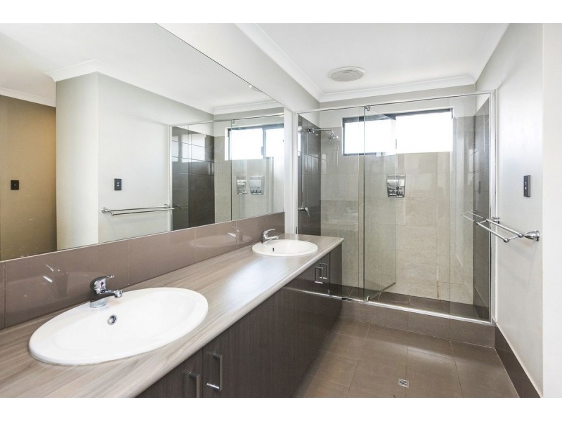 18 Halcyon Crescent, Aveley WA 6069
