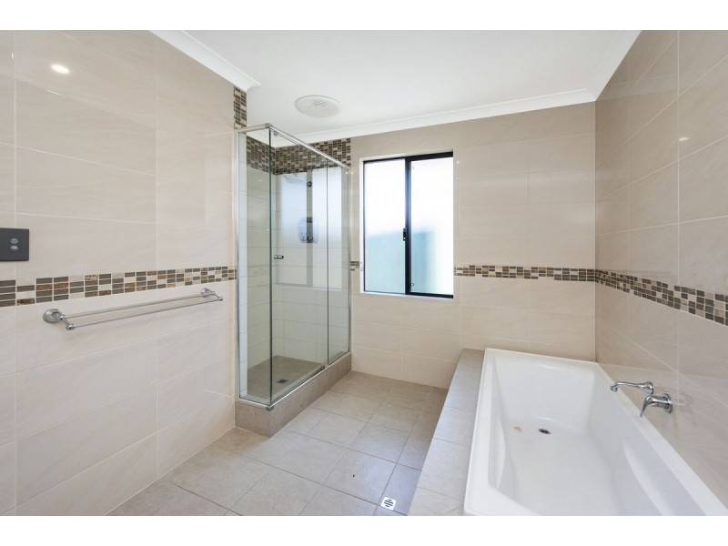 18 Halcyon Crescent, Aveley WA 6069