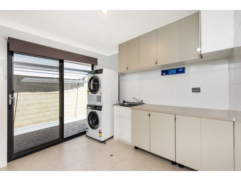 18 Halcyon Crescent, Aveley WA 6069