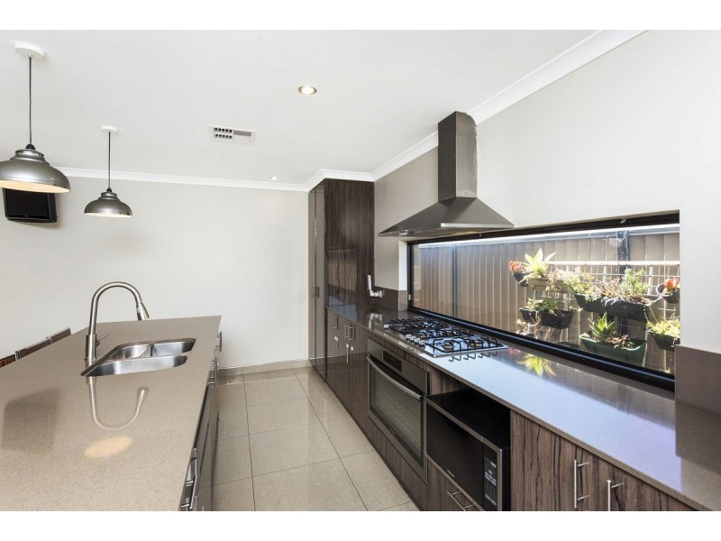 18 Halcyon Crescent, Aveley WA 6069