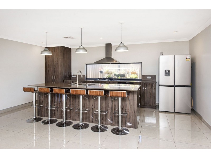 18 Halcyon Crescent, Aveley WA 6069