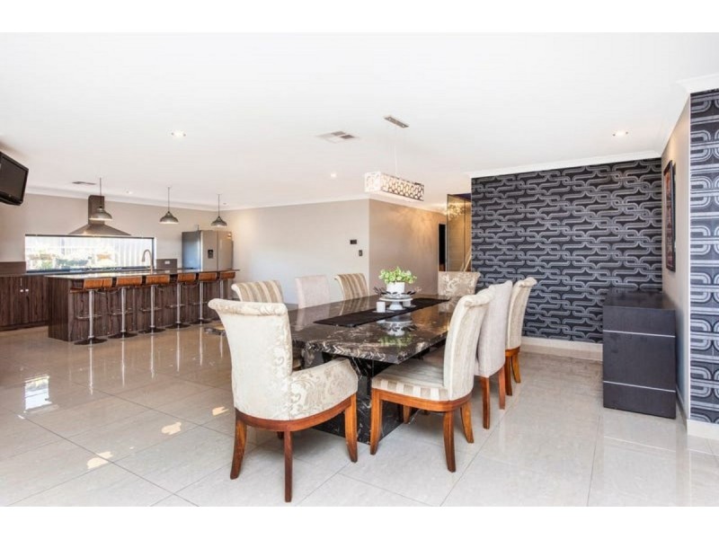 18 Halcyon Crescent, Aveley WA 6069