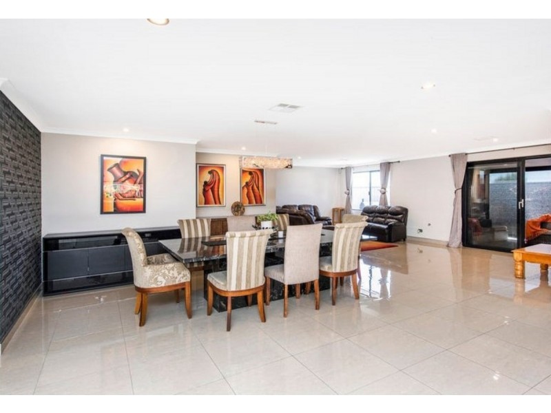 18 Halcyon Crescent, Aveley WA 6069