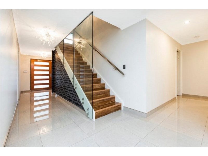 18 Halcyon Crescent, Aveley WA 6069