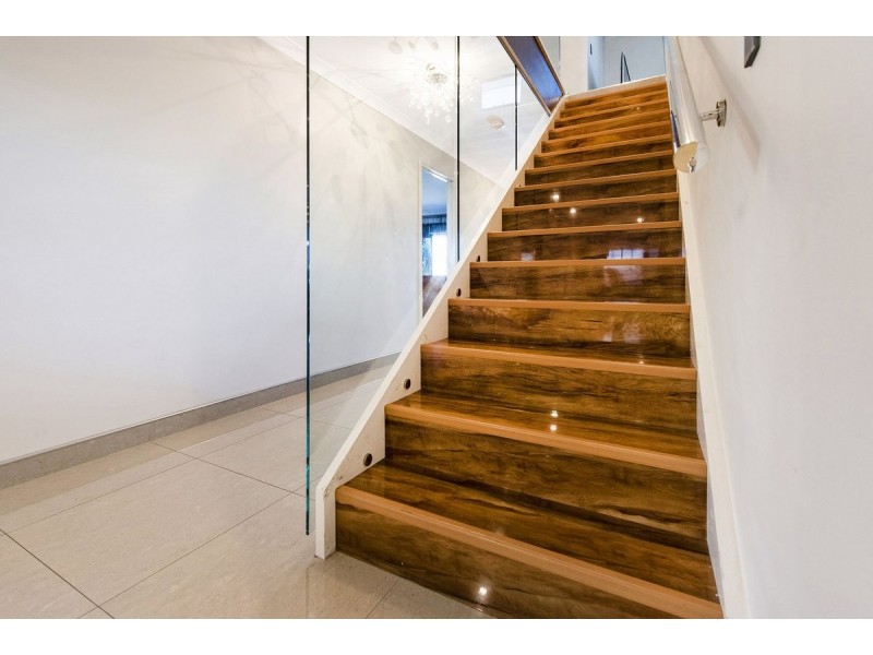 18 Halcyon Crescent, Aveley WA 6069