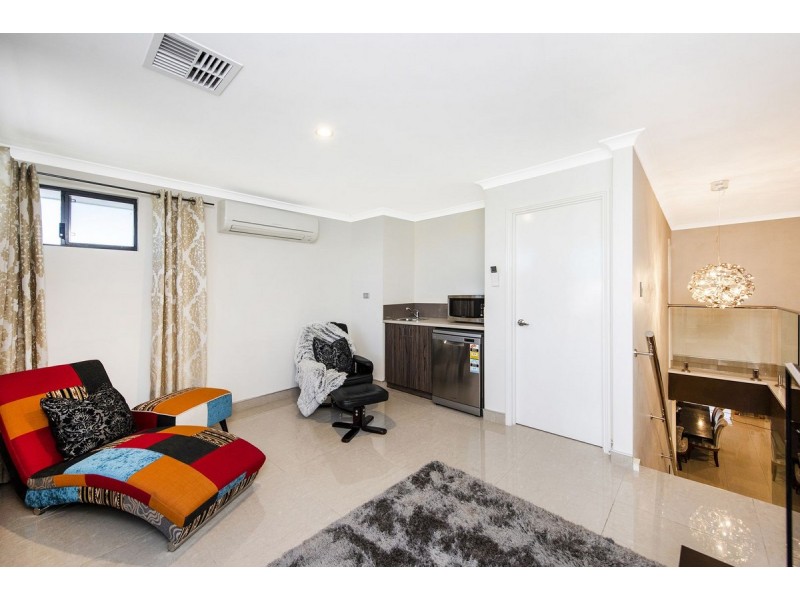 18 Halcyon Crescent, Aveley WA 6069