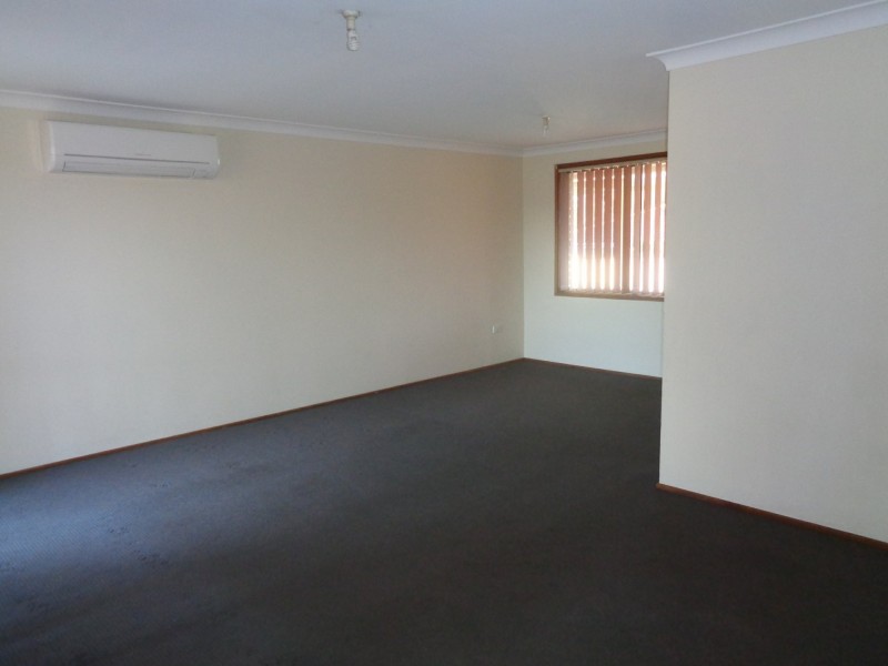 10 Swan Circuit, Green Valley NSW 2168