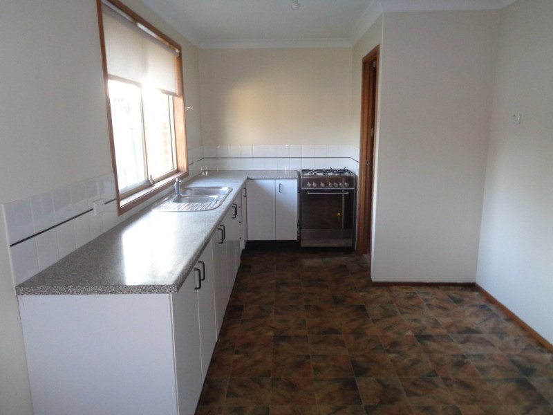 10 Swan Circuit, Green Valley NSW 2168