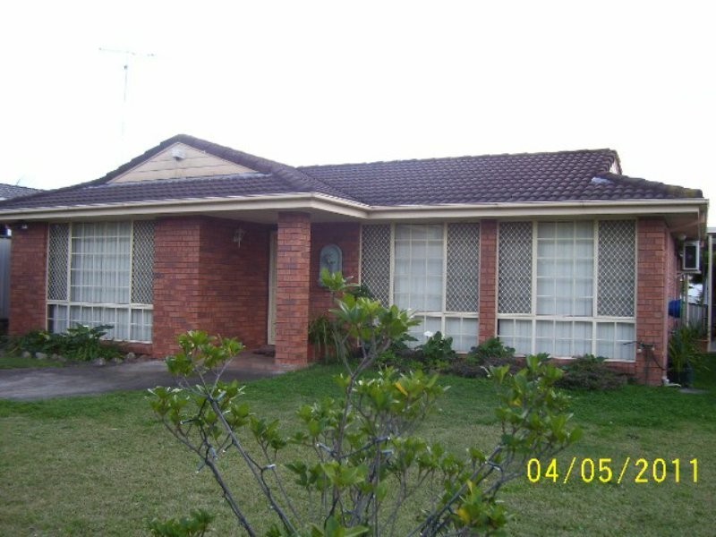 1 Oriole Place, Green Valley NSW 2168