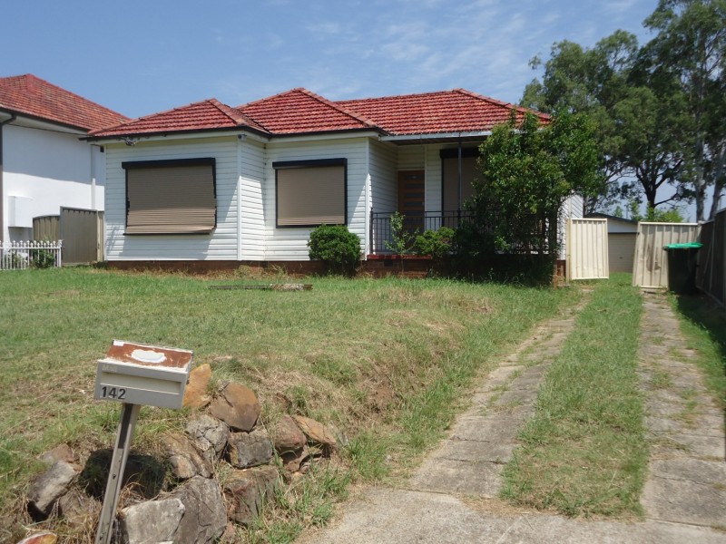 142-144 Hoxton Park Road, Lurnea NSW 2170