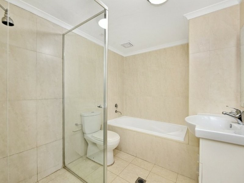 15/8-10 Lachlan Street, Liverpool NSW 2170