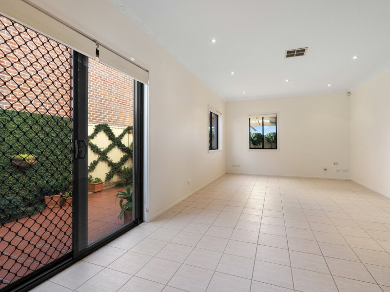 3B Luongo Close, Prestons NSW 2170