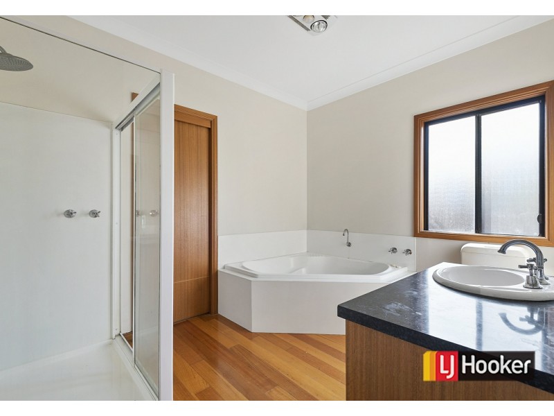 8 Colin Avenue, Frankston VIC 3199