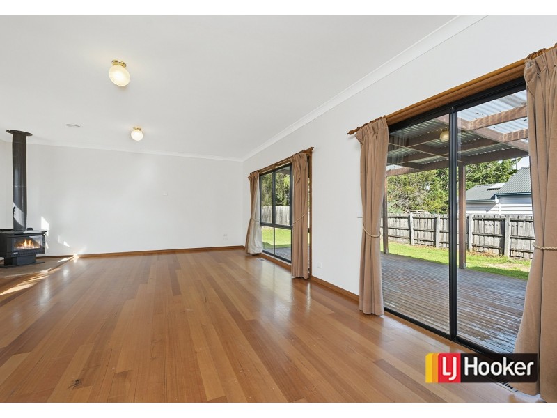8 Colin Avenue, Frankston VIC 3199