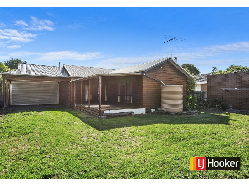 8 Colin Avenue, Frankston VIC 3199