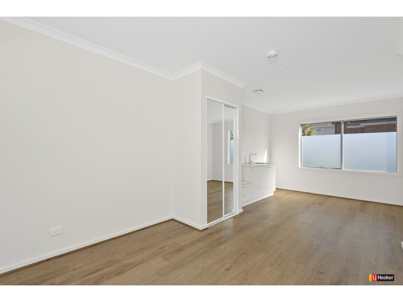 8/93 McMahons Road, Frankston VIC 3199