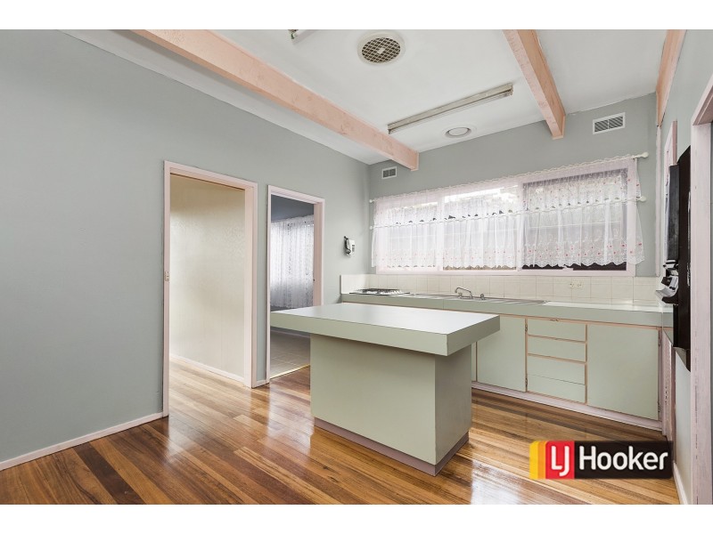 4 Walbundry Avenue, Frankston VIC 3199