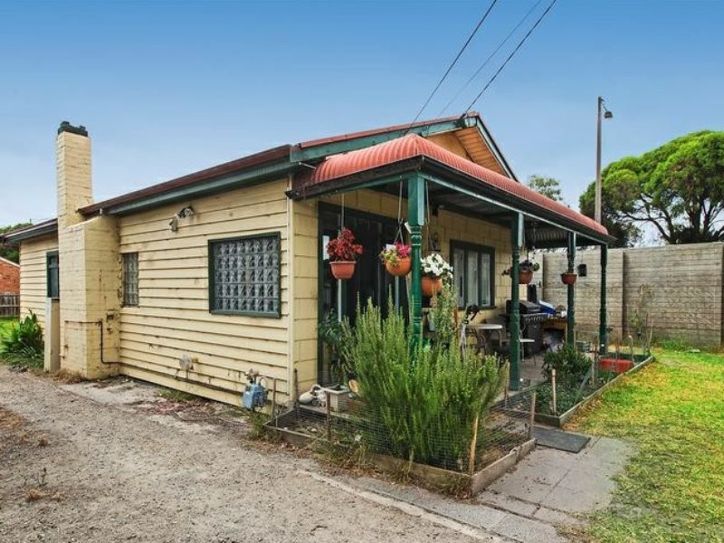 13 Neville Avenue, Seaford VIC 3198