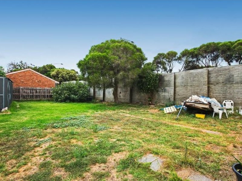 13 Neville Avenue, Seaford VIC 3198