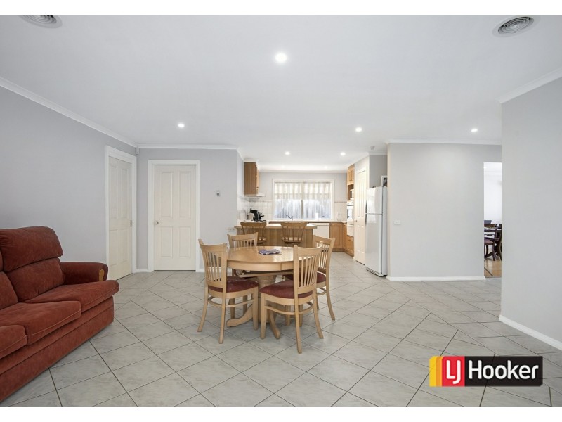 6 John Monash Drive, Skye VIC 3977
