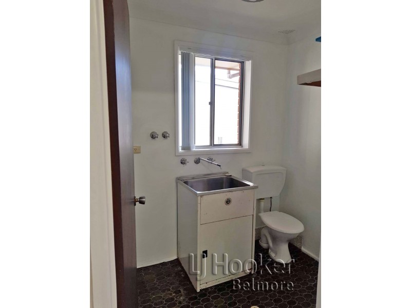 16 Lucinda Ave, Georges Hall NSW 2198