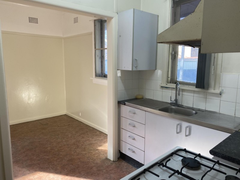 8 Cullens Road, Punchbowl NSW 2196