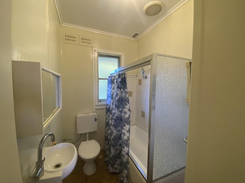 8 Cullens Road, Punchbowl NSW 2196