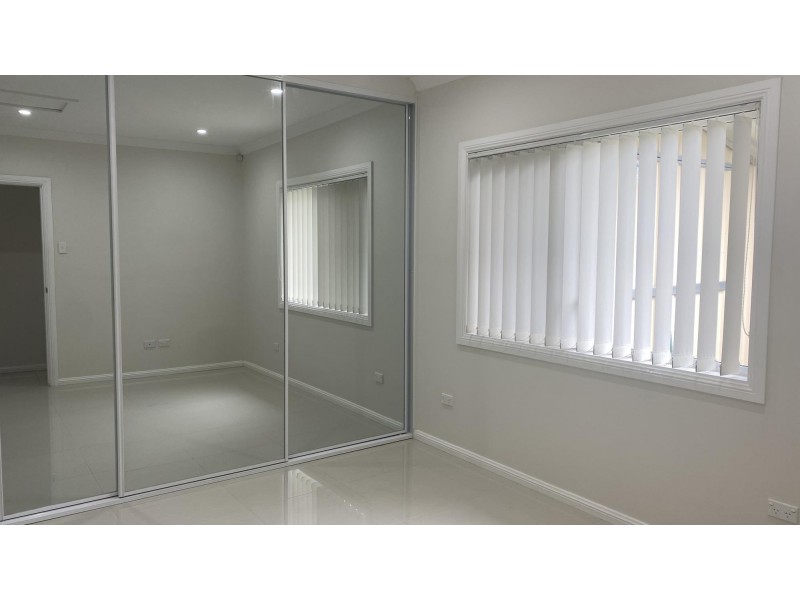 33a Rosemeath Ave, Kingsgrove NSW 2208