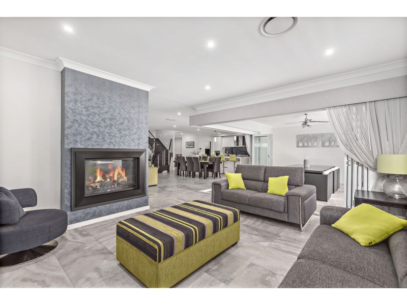 31 Rowe Drive, Potts Hill NSW 2143