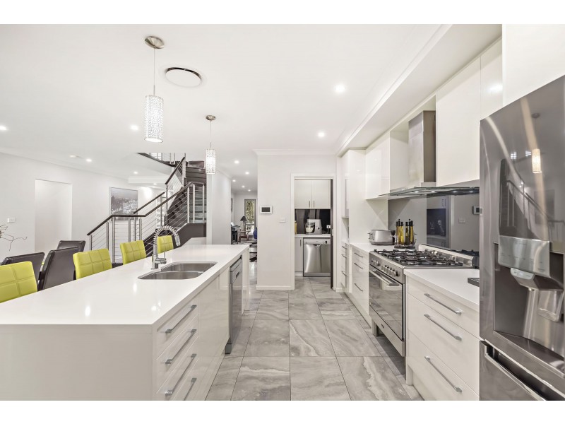 31 Rowe Drive, Potts Hill NSW 2143