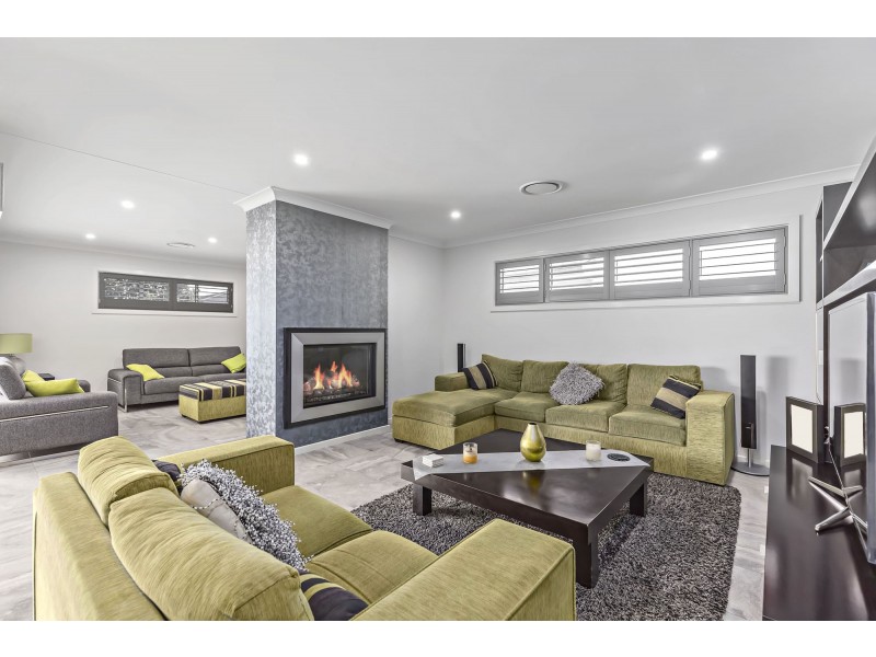 31 Rowe Drive, Potts Hill NSW 2143