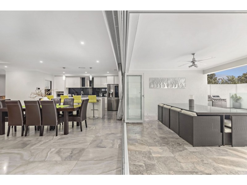 31 Rowe Drive, Potts Hill NSW 2143