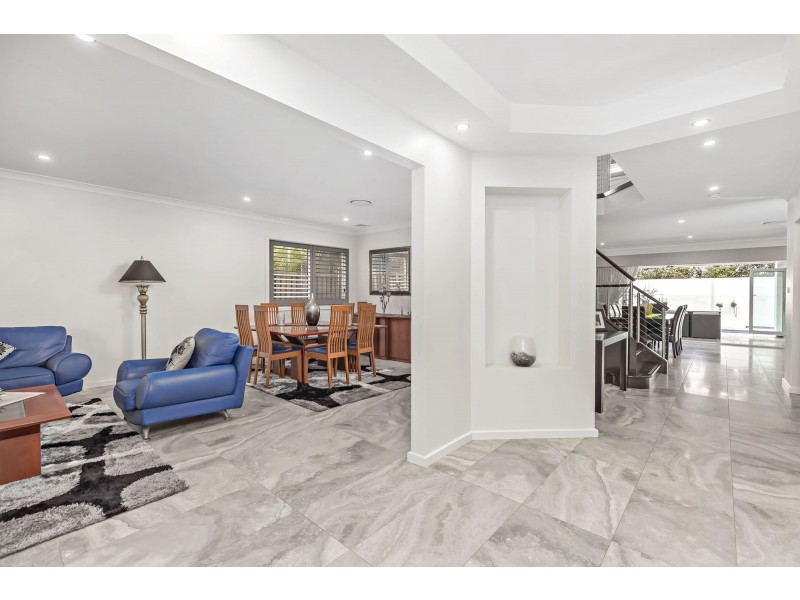 31 Rowe Drive, Potts Hill NSW 2143