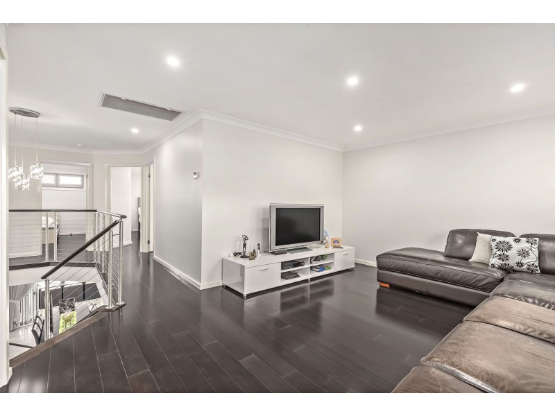 31 Rowe Drive, Potts Hill NSW 2143