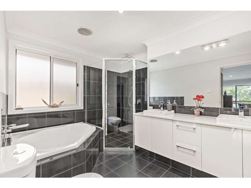 31 Rowe Drive, Potts Hill NSW 2143