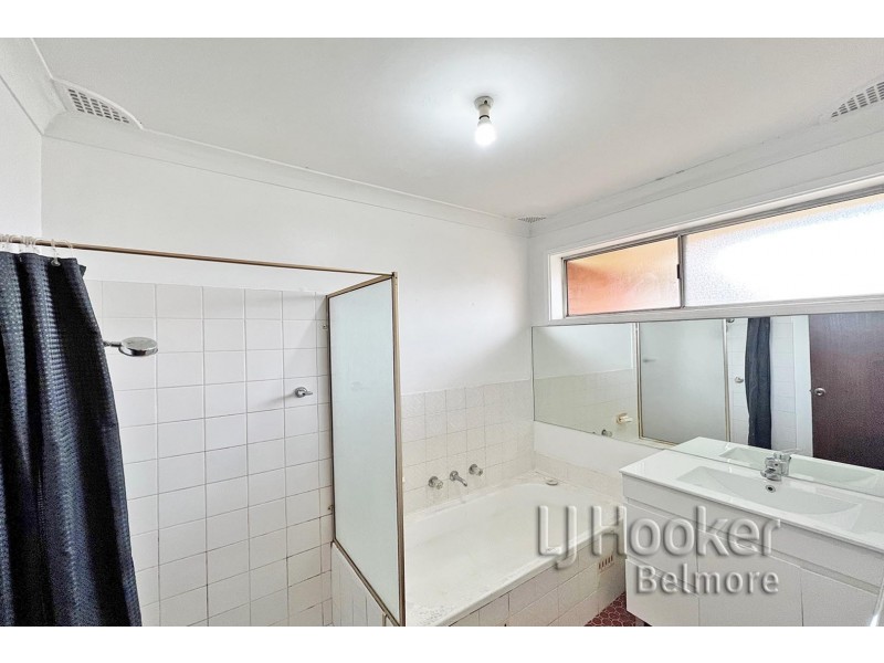 16 Lucinda Ave, Georges Hall NSW 2198