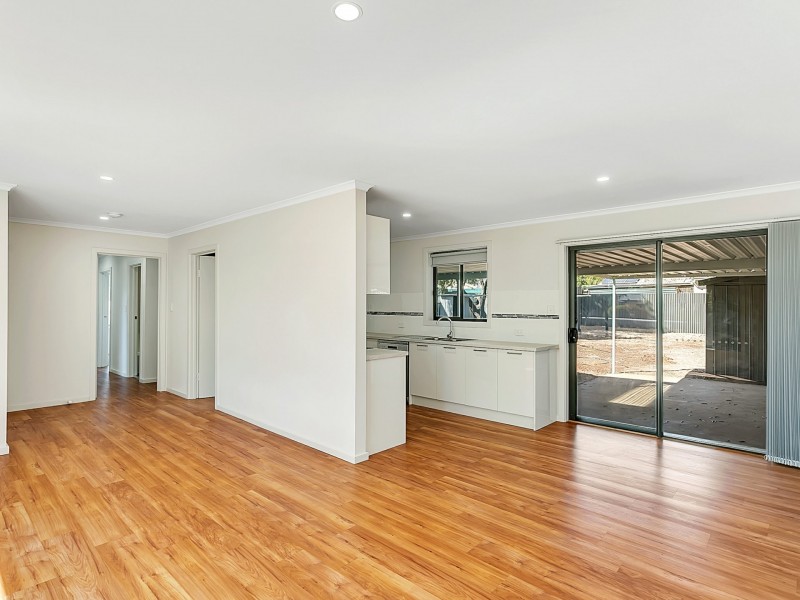 24 Dauntless Crescent, Elizabeth Downs SA 5113