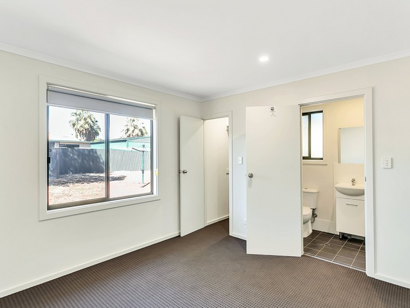 24 Dauntless Crescent, Elizabeth Downs SA 5113
