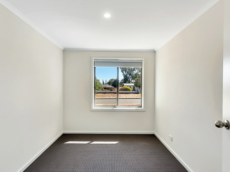 24 Dauntless Crescent, Elizabeth Downs SA 5113