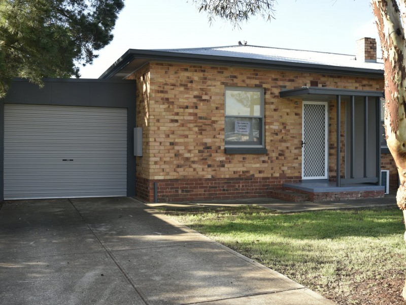 31 Midlow Road, Elizabeth Downs SA 5113