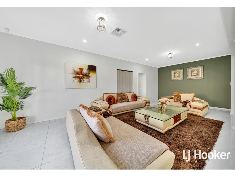 52 Shoalhaven Cct, Mawson Lakes SA 5095