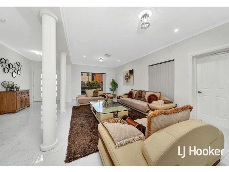 52 Shoalhaven Cct, Mawson Lakes SA 5095