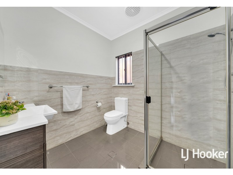 52 Shoalhaven Cct, Mawson Lakes SA 5095