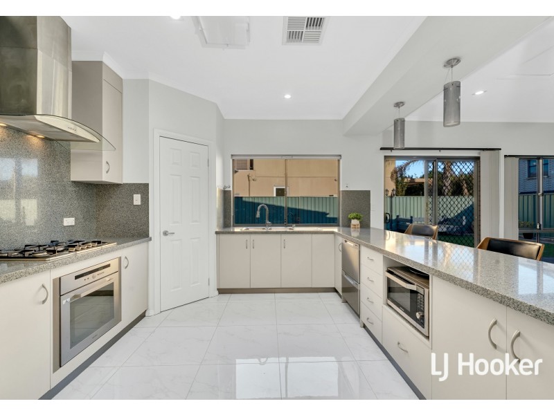 52 Shoalhaven Cct, Mawson Lakes SA 5095