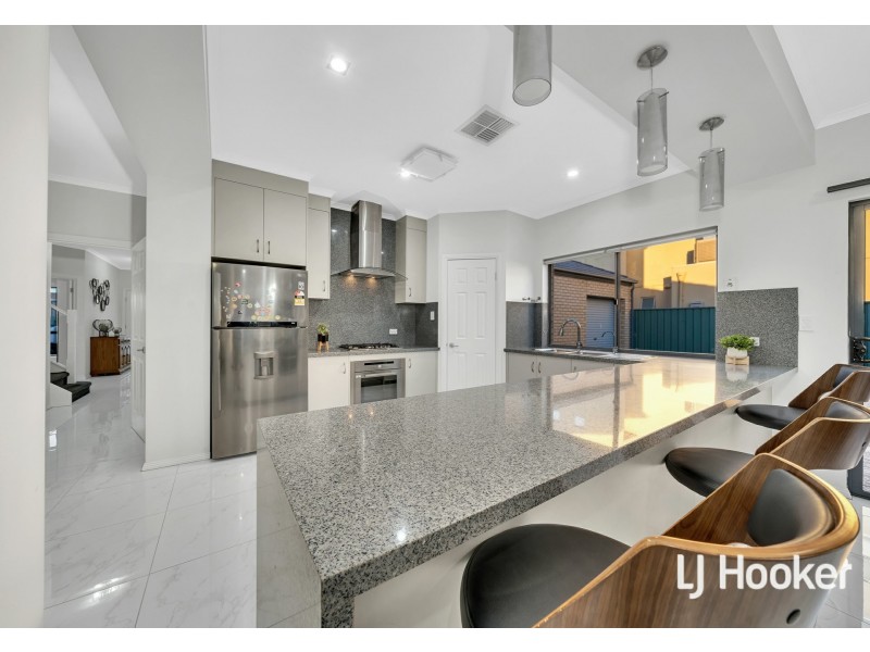 52 Shoalhaven Cct, Mawson Lakes SA 5095