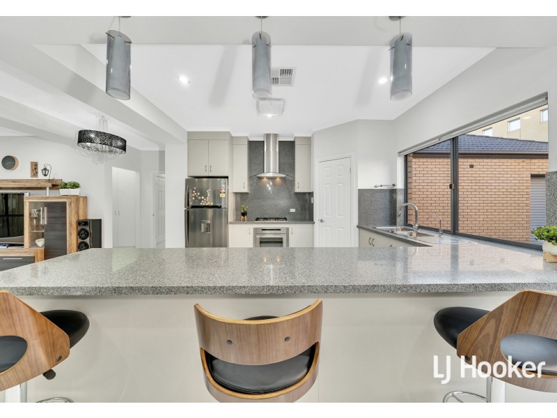 52 Shoalhaven Cct, Mawson Lakes SA 5095